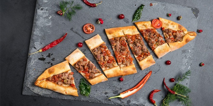 Açık Kuşbaşı Kaşarlı Yelkenli Pidem