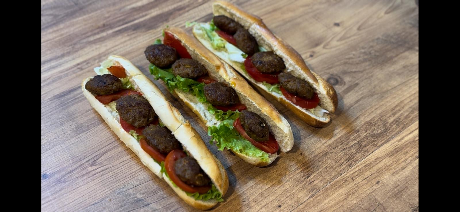 Somun Arası Sucuk Sandviç